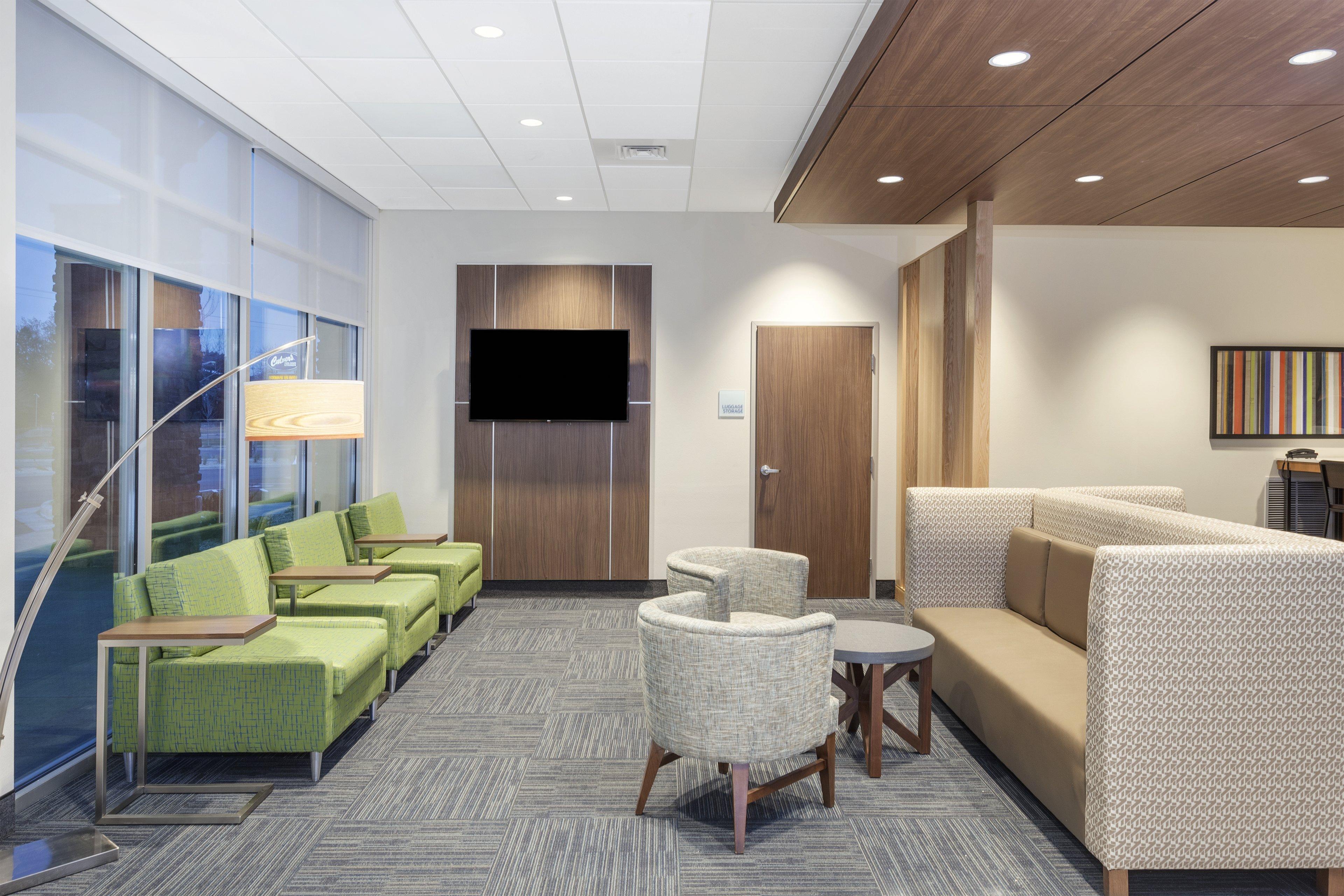 Hotel Express & - I-94 By Ihg 3*